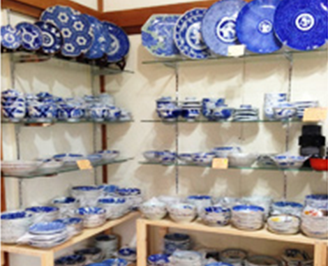 店舗紹介｜埼玉県花園の骨董品専門店「雑貨とちや」｜印判皿・染付皿を