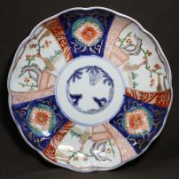 梅に鶴図赤絵染付大皿　/436