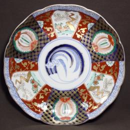 梅に唐草図赤絵染付大皿　/439