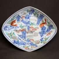 熨斗に鯉図染付変形皿　/557