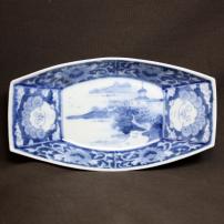 獅子図染付舟形変形皿　/558