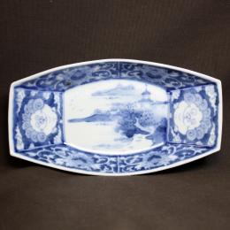 獅子図染付舟形変形皿　/558