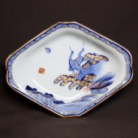 松に鶴図染付変形皿　/560