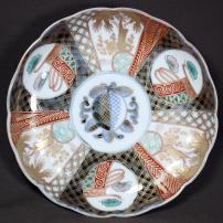 松に桃図赤絵染付大皿　/443