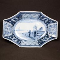 染付八角変形皿　/561