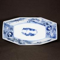 鶴に山水図染付舟形変形皿　/563