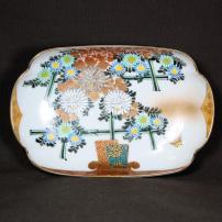 菊に蝶図染付変形皿　/564