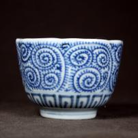 蛸唐草図染付向付　/326