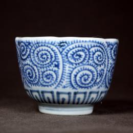 蛸唐草図染付向付　/326