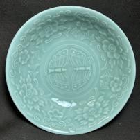 牡丹に蝶図青磁陽刻なます皿　/584