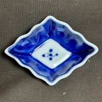 染付菱形豆皿　/427