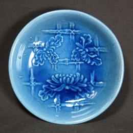 菊図陽刻小皿　/2210