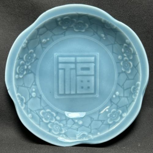 梅に福図青磁陽刻小鉢 /320│埼玉県熊谷市のの骨董品専門店「雑貨と 